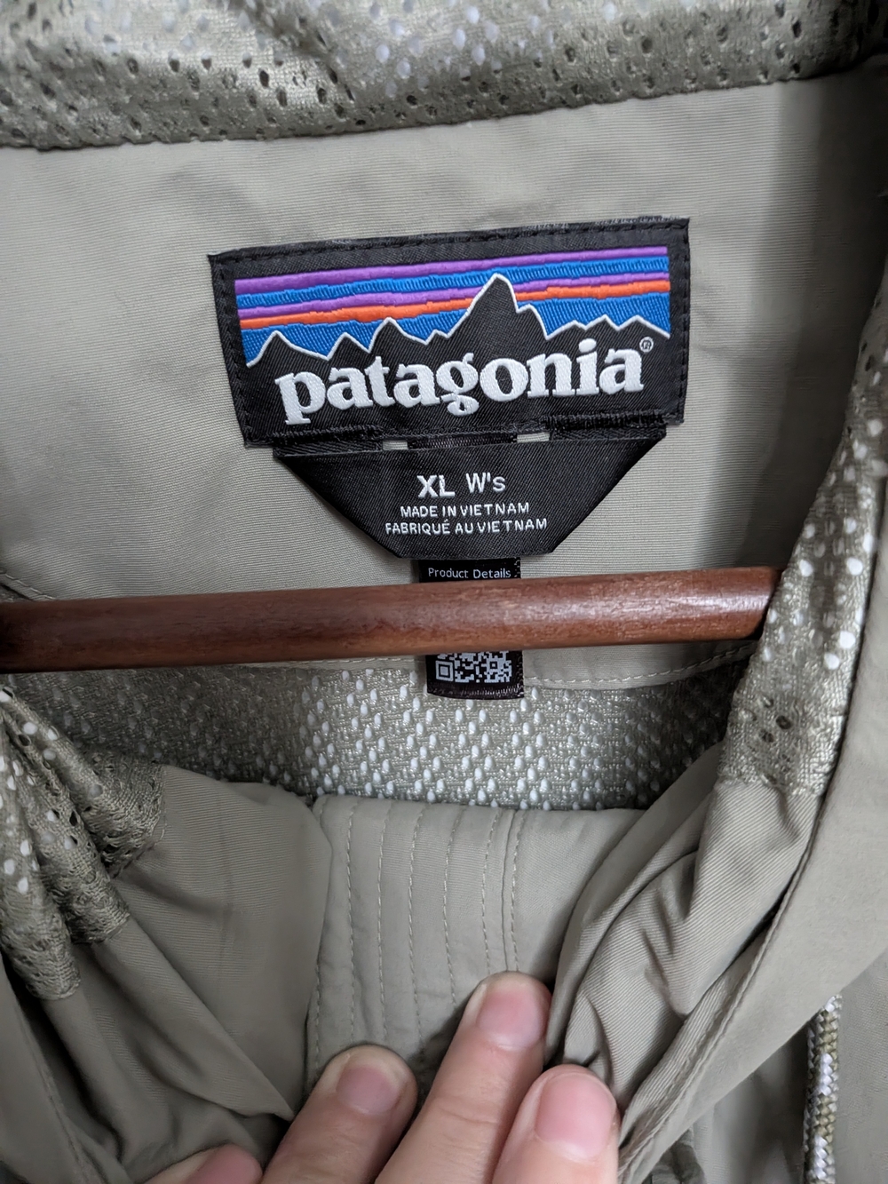 Patagonia Green Hooded rain Jacket Size XL Brand New - No Tags - Picture 3 of 3